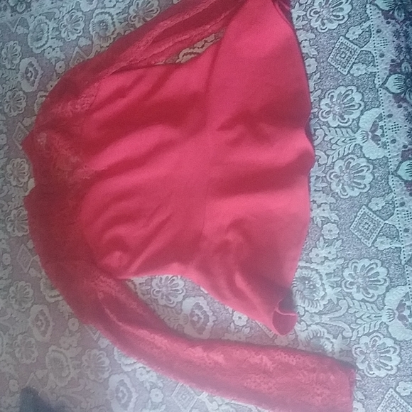 ReVamped Red lace long sleeve - Picture 1 of 2